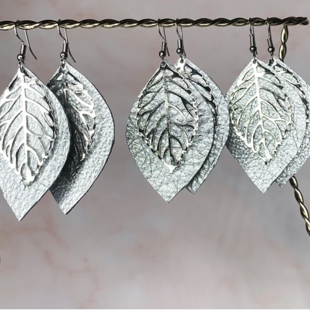 🆕Genuine Leather & Metal Leaf Dangle 1 Pair Earrings